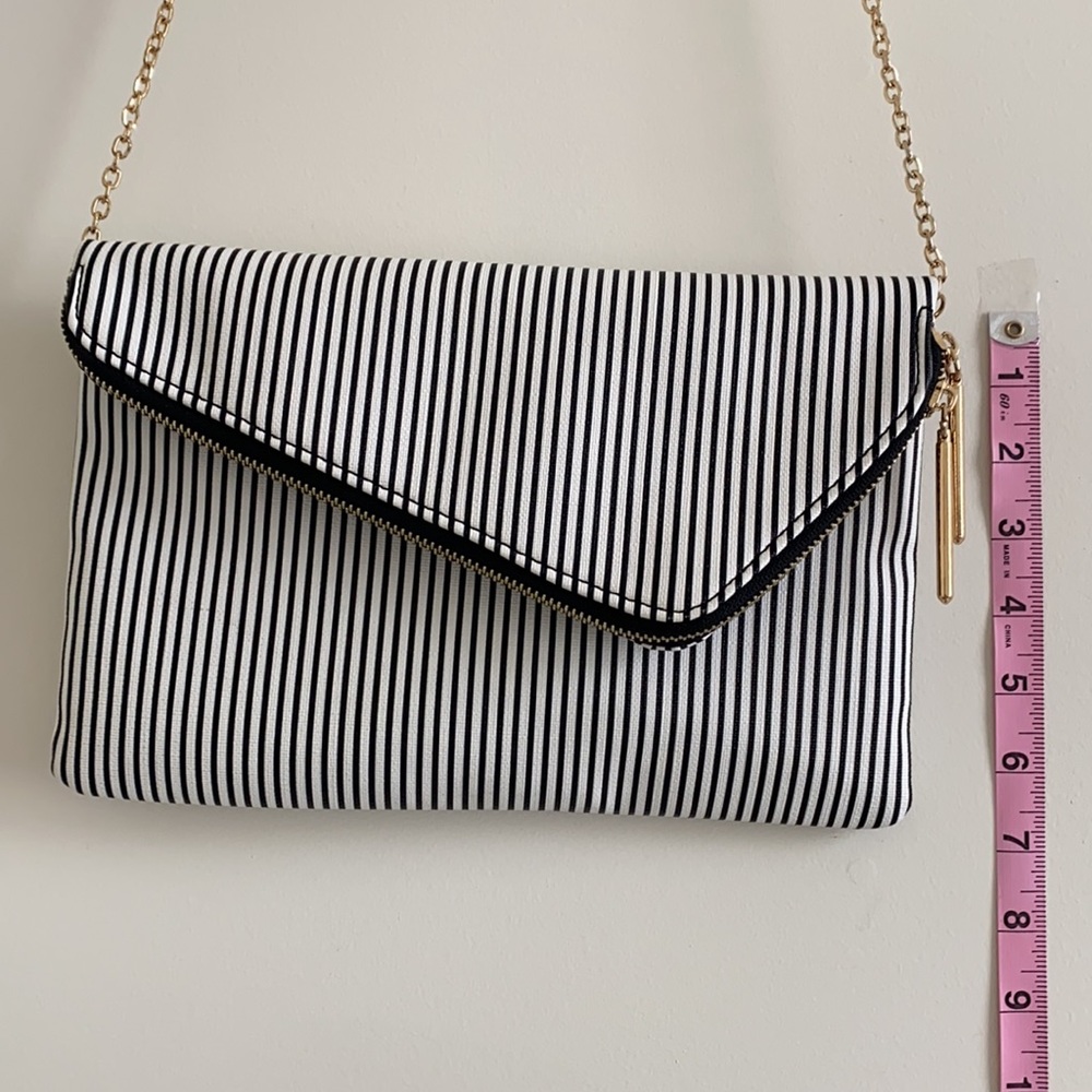 *NWOT* Urban Expressions Pinstripe Crossbody Bag - Picture 13 of 16